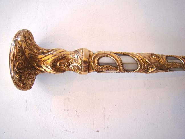 A Magnificent 17 1/2" long gold-plated and mother-of-pearl mounted Magnifying glass — image 2